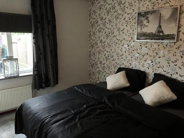 Onder De Walnoot * ארמלו